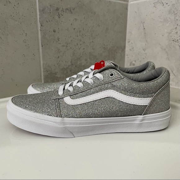SOLD Vans Kids' Ward Low Top Sneaker Size 4 Youth - Picture 7 of 11